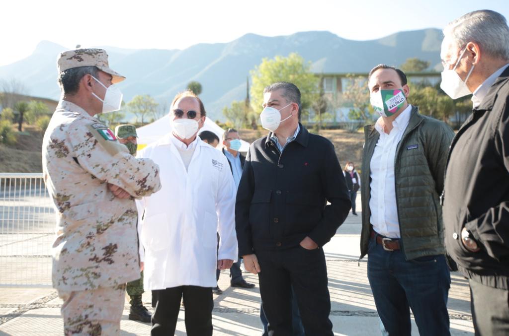 El gobernador Miguel Riquelme supervisó en Saltillo el arranque de vacunación al personal docente de la entidad. Foto: Especial