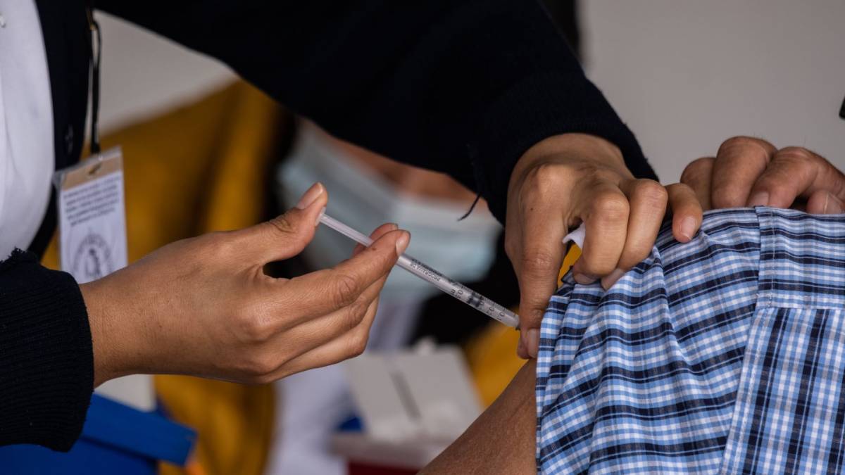 Iniciará el 20 de abril vacunación a maestros de Coahuila: Higinio