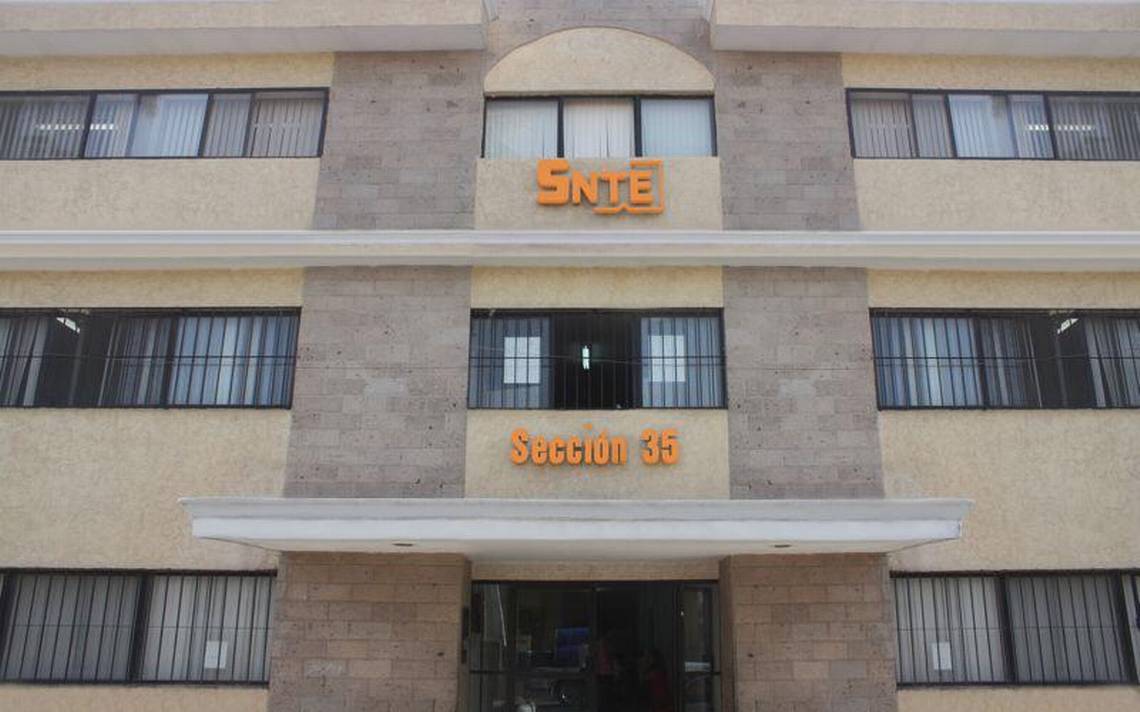 Piden trabajadores del SNTE mejores servicios médicos y pensión digna