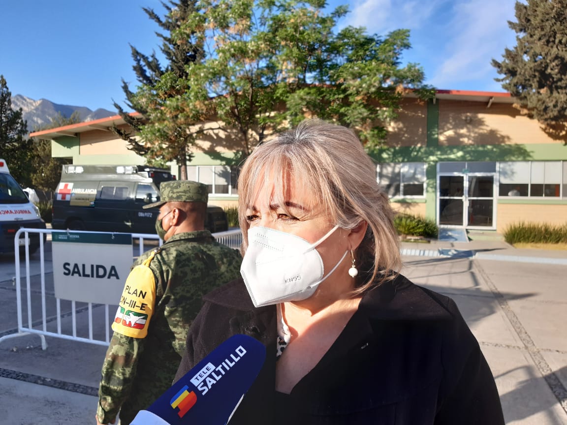 Norma Dávila, primera docente en recibir vacuna antiCovid en Saltillo
