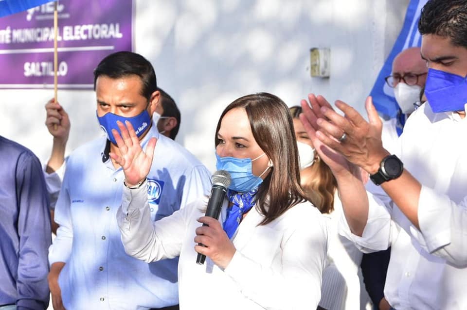 Pide Tere Romo no politizar vacunación