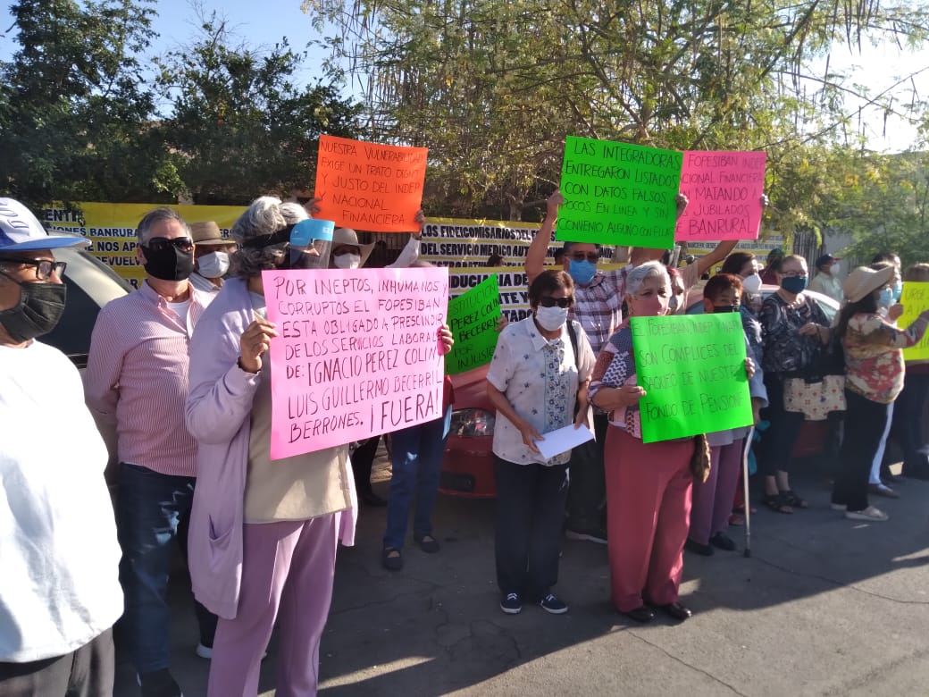 Piden Jubilados de Banrural regreso al Servicio Médico Autoadministrado