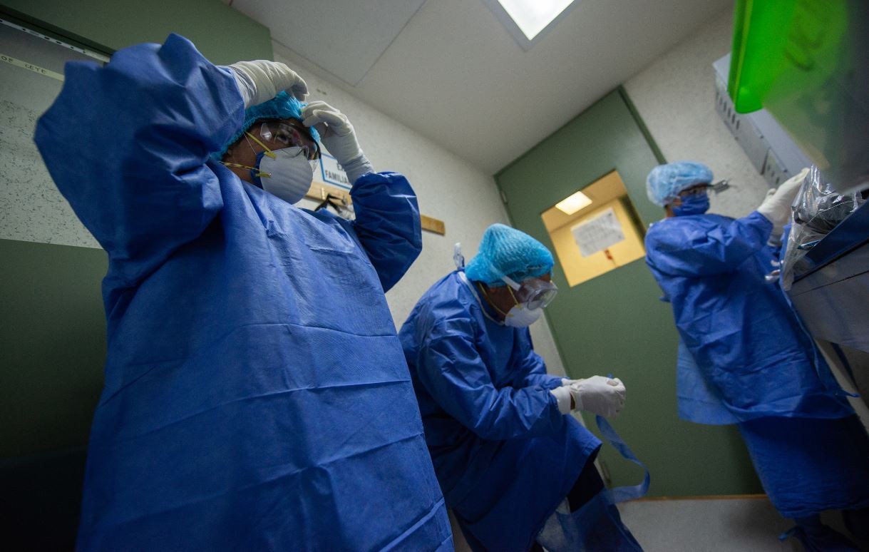 Faltan médicos de primera línea por vacunar contra Covid-19