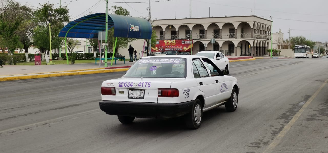 Entregarán taxistas a conductores que operan mediante apps