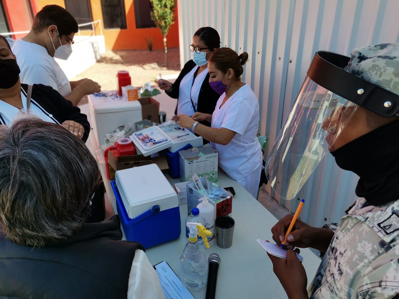 Llegan 4 mil 300 dosis para segunda inmunización a adultos mayores