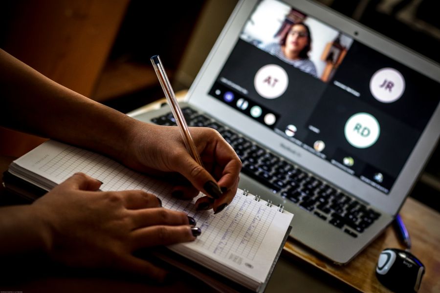Enseñanza mediante plataformas digitales, reto constante para maestros