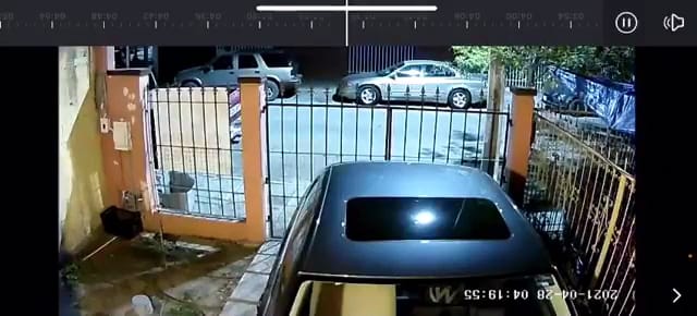 Denuncian robo de publicidad a Bres