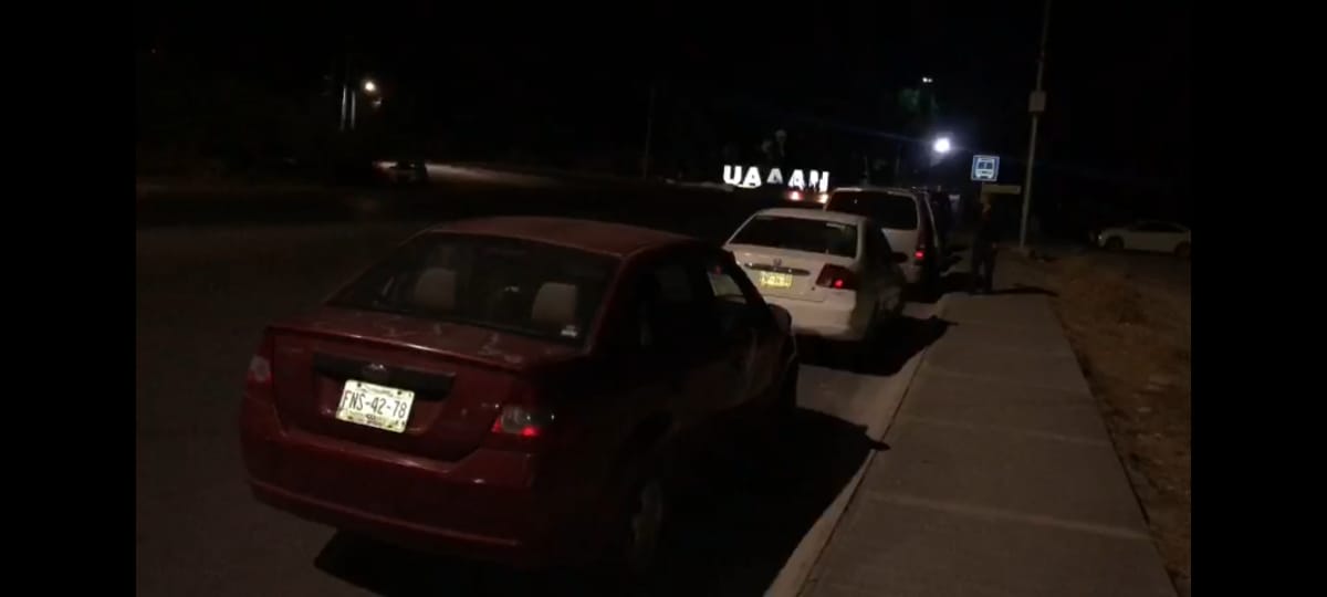 (VIDEO) Pernoctan en la Narro por vacunas