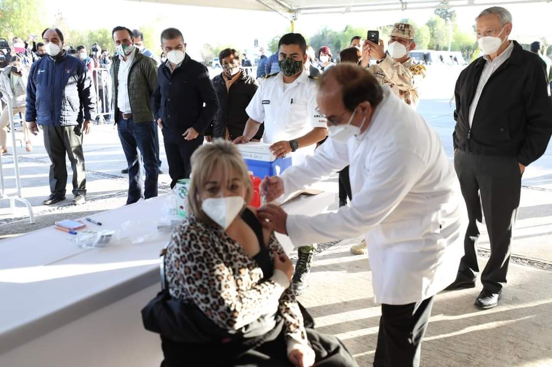 Rotundo éxito vacunación anti Covid para maestros de Coahuila.