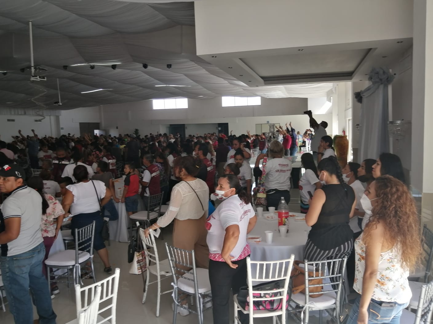 Por ignorar medidas sanitarias, clausuran  evento masivo de Luis Fernando Salazar