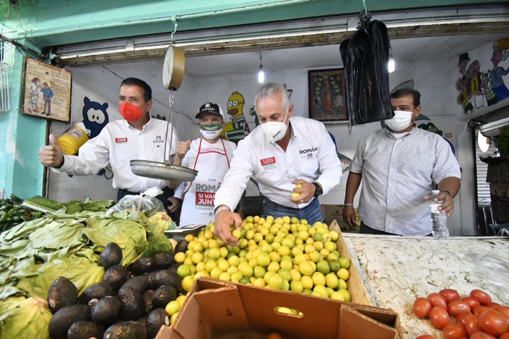 Apoyan comerciantes a Román Alberto Cepeda