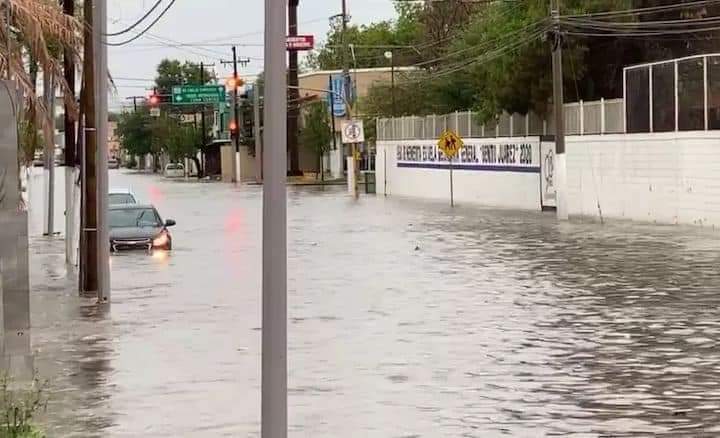 Fuerte tormenta eléctrica deja caos e inundaciones en Piedras Negras