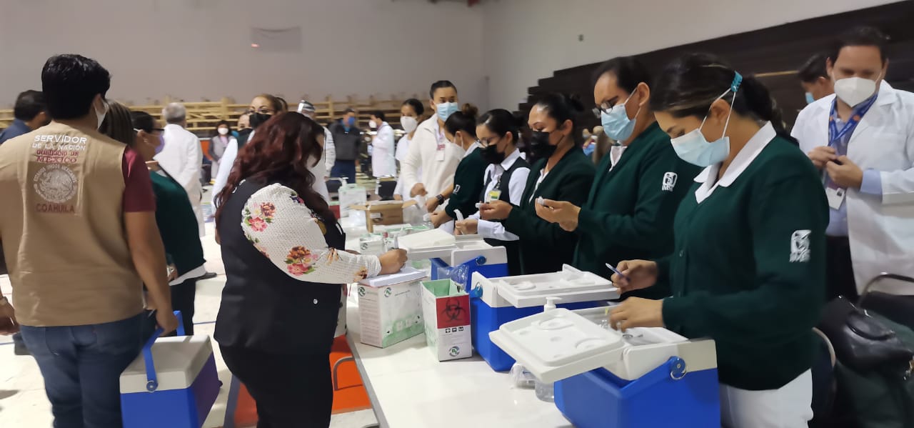 Dosis anticovid traen beneficios para embarazadas, afirma experto