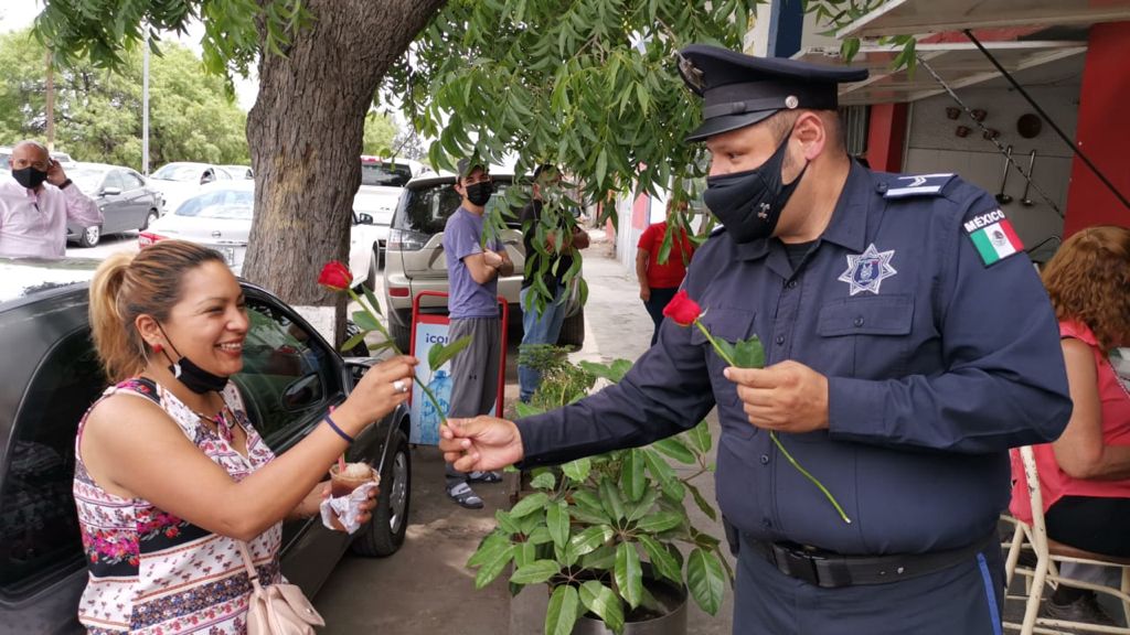 Celebra Manolo Jiménez a las mamás de Saltillo