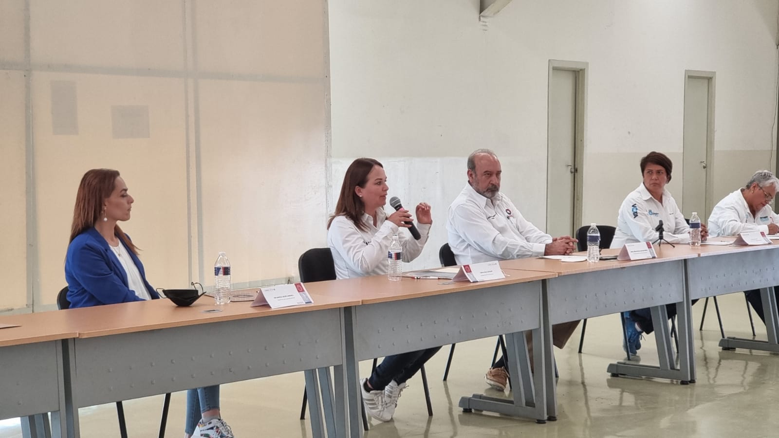 SE REUNE TERE CON EMPRESARIOS