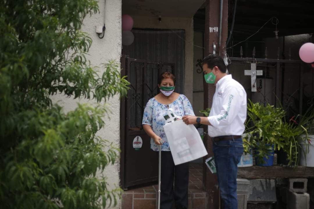 Se mantiene Jaime Bueno cercano a la gente