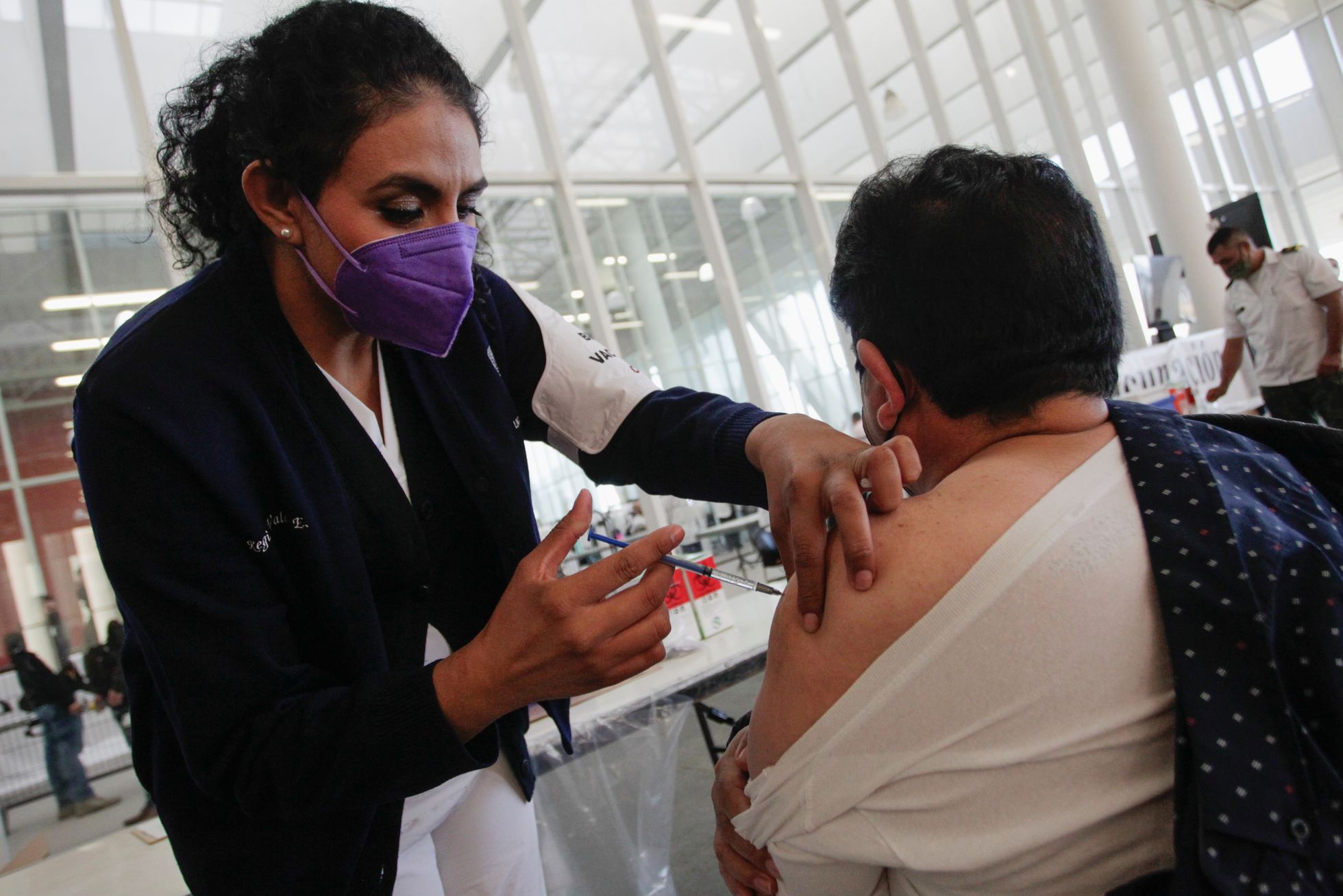 Arrancan vacunación para personas de 40 a 49 años