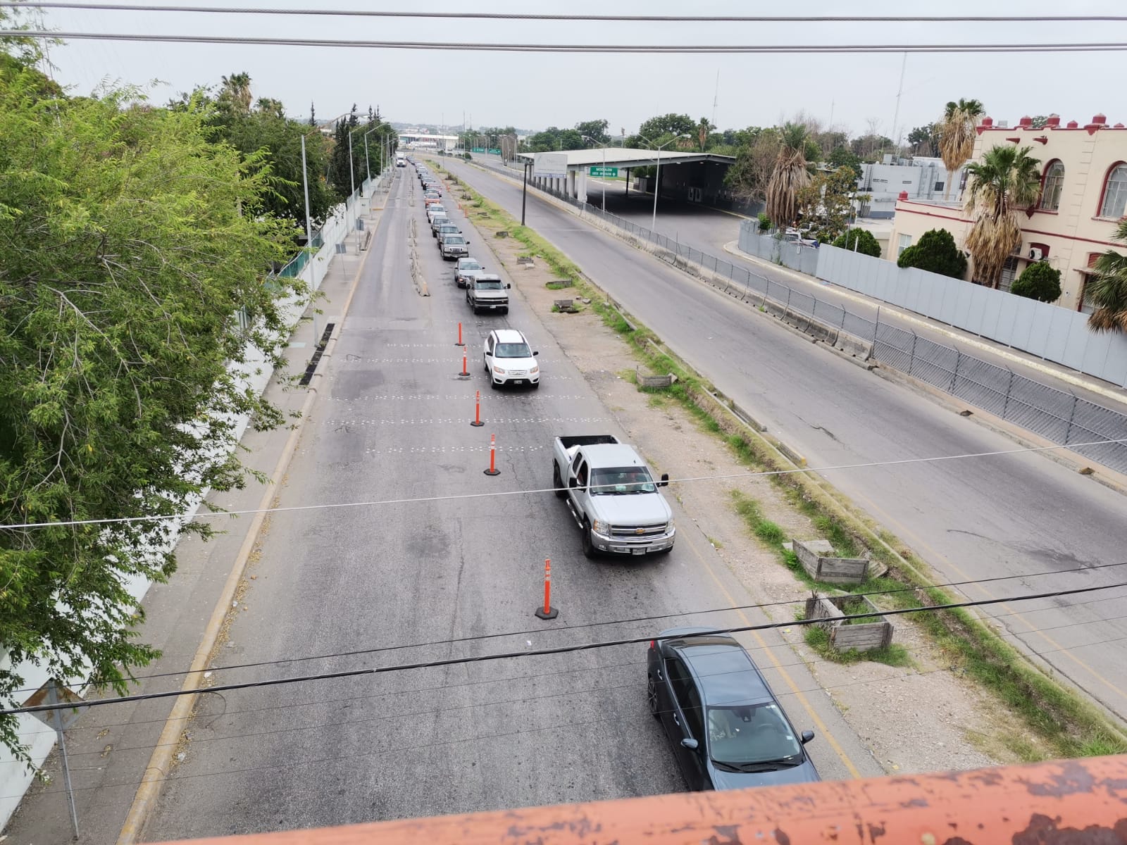 Aplazan un mes más paso a mexicanos vía terrestre