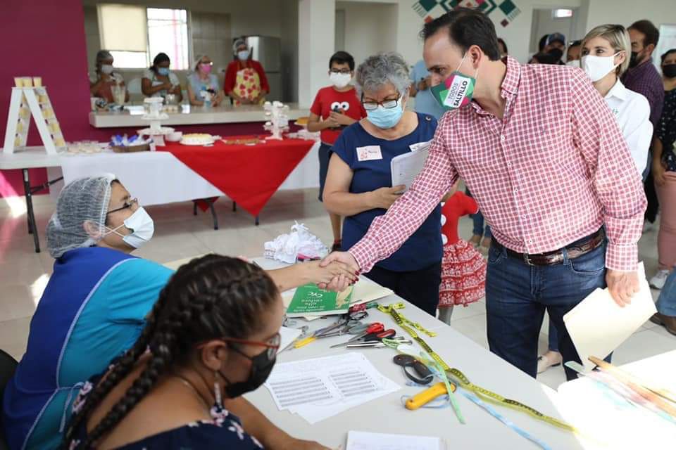 Trabajan centros comunitarios para atender a miles de saltillenses