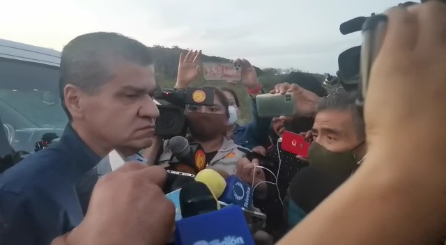 Llego gobernador Riquelme a mina siniestrada