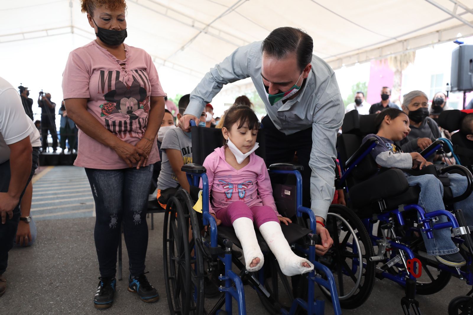 Entrega Manolo 6 mil aparatos auditivos y ortopédicos en Saltillo