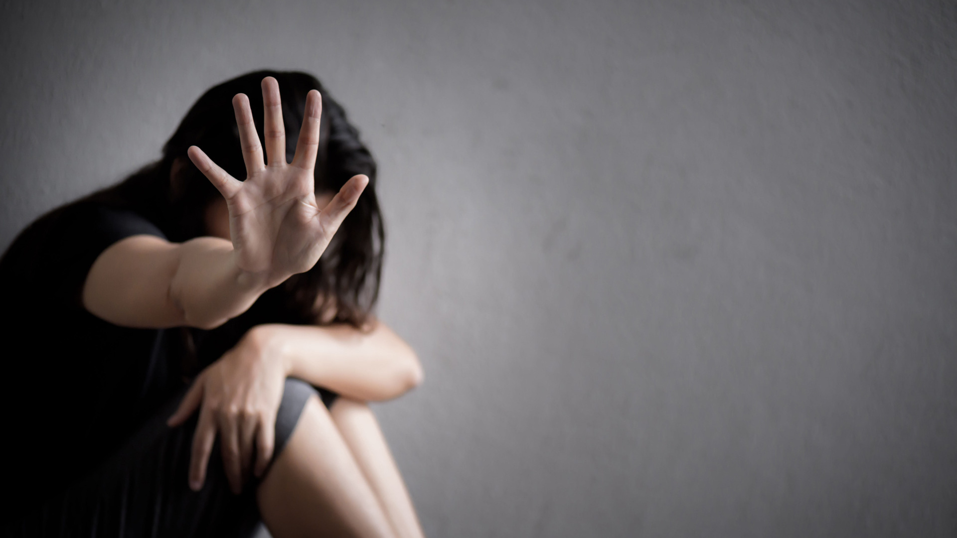 Ubican a presunto agresor de mujer y se intenta quitar la vida