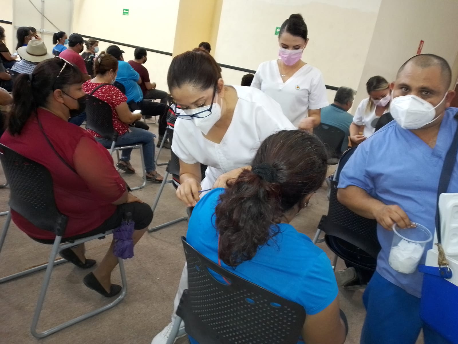 Atienden a mujer por reacción a reactivo antiCovid