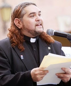 Hospitalizan al padre “Gofo” en clinica de Saltillo