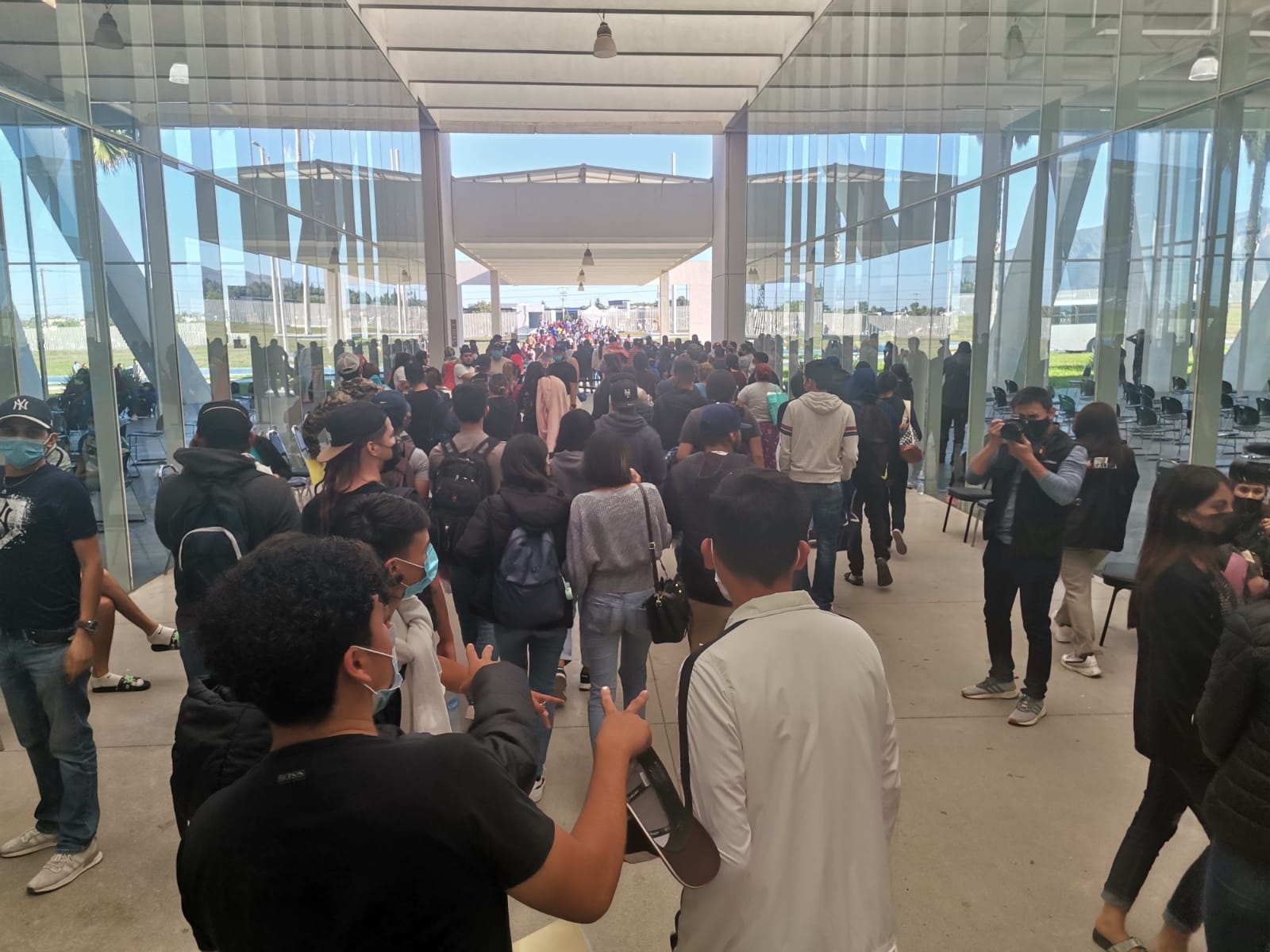 Caos en vacunación; ordena Reyes Flores aplicar dosis “en lo oscurito”