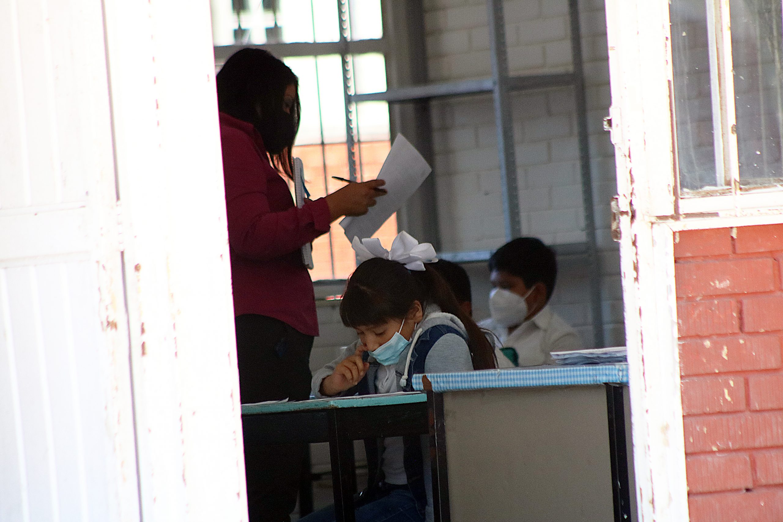 Reabren sus aulas 242 escuelas más