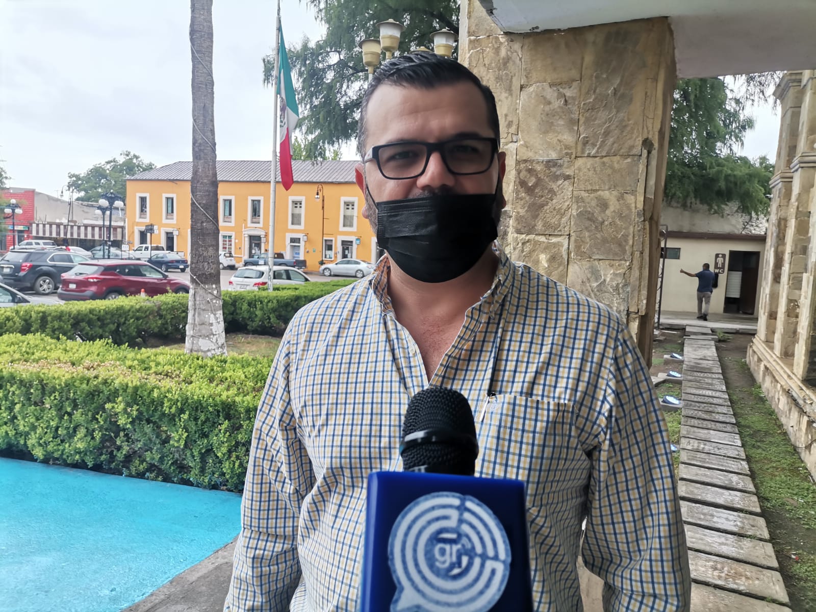 Piden empresarios regular el precio de la gasolina