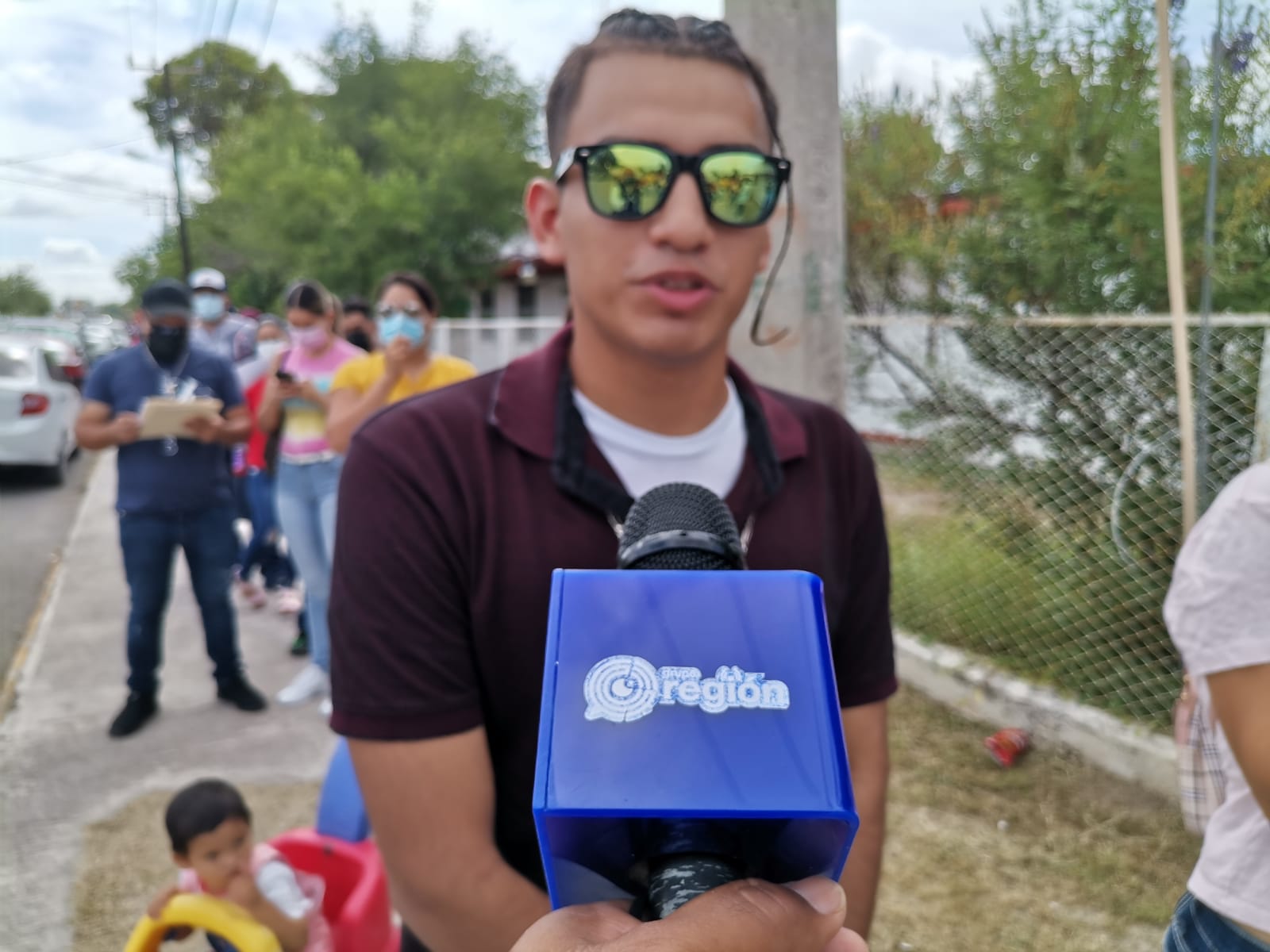 Con temor, jóvenes de 18 años en adelante acuden a vacunarse