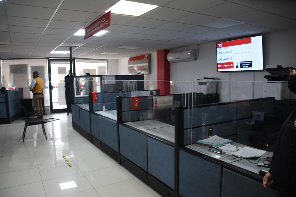 Sanitizan oficinas de Infonavit por semáforo amarillo