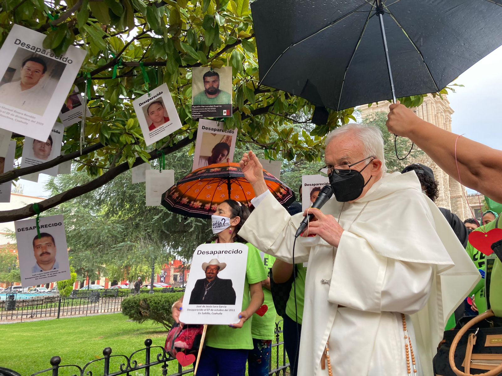 Bendice Raúl Vera el árbol de ‘La verdad y la justicia’
