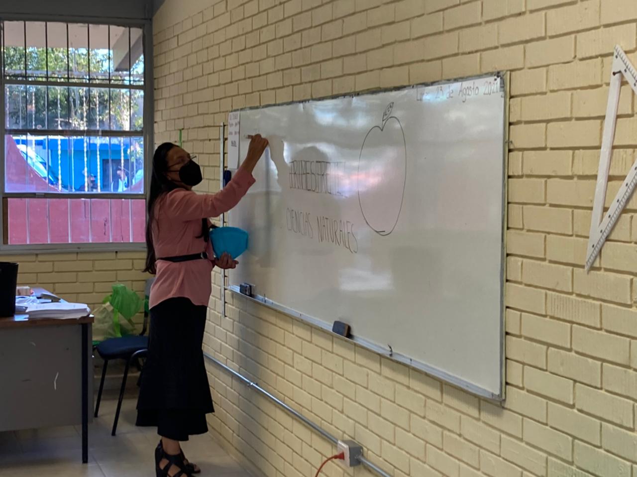 Semáforo Rojo daría reversa a clases presenciales