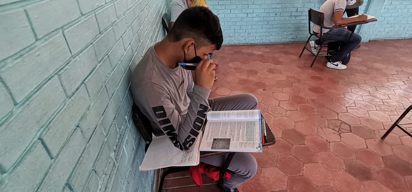 Volverán a las aulas 78 mil estudiantes de nivel básico de la región Centro