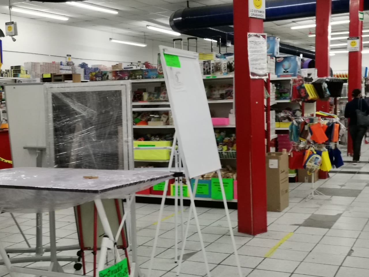 Pandemia obliga a papás a comprar solo los útiles escolares básicos