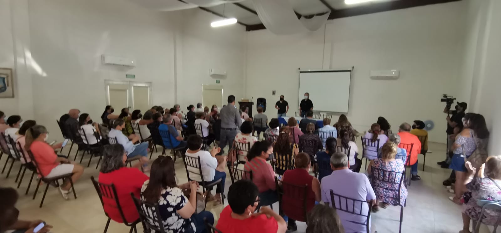 Amagan jubilados del IMSS con nuevo plantón en caso de no recibir respuesta