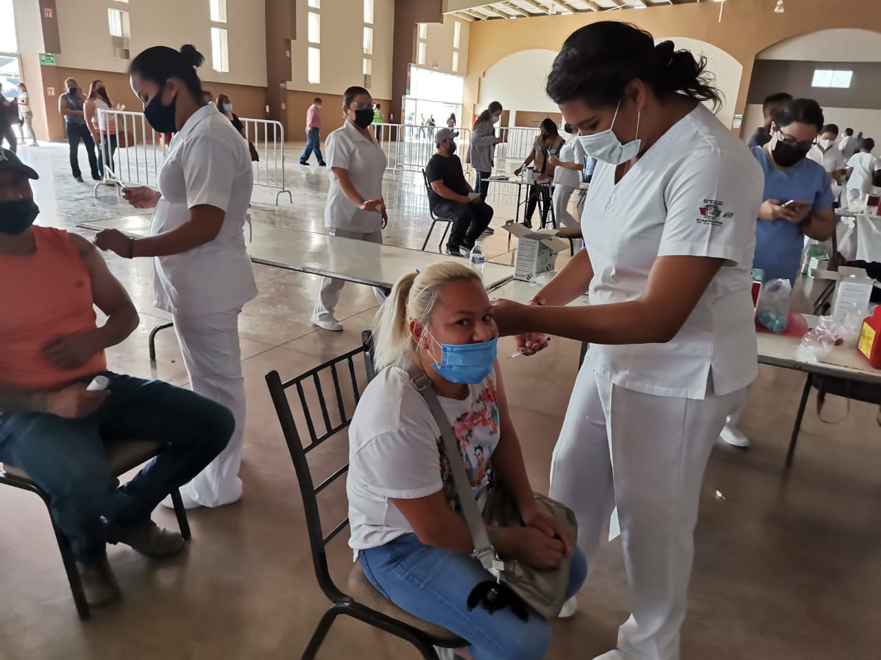 Urgen agilizar inmunización en empresas ante brote de Covid