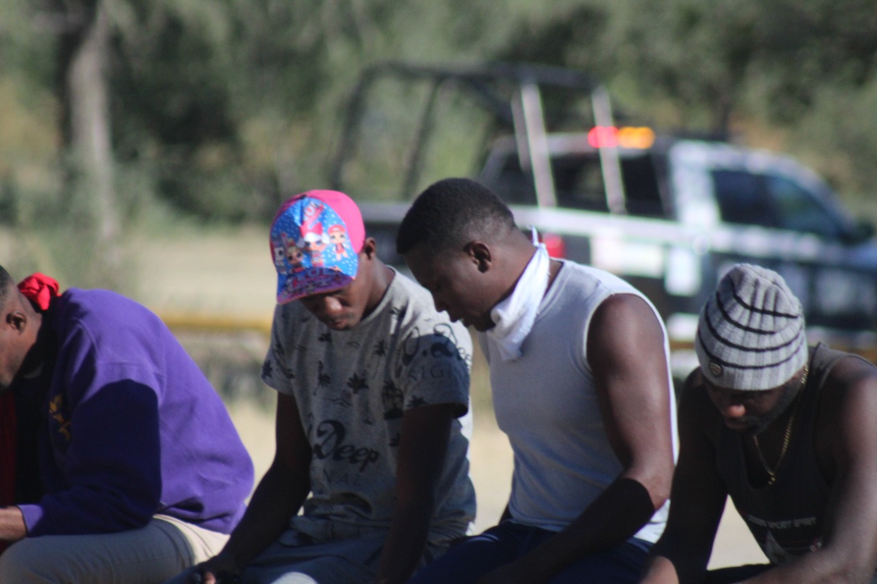 Sitian a haitianos en campamento
