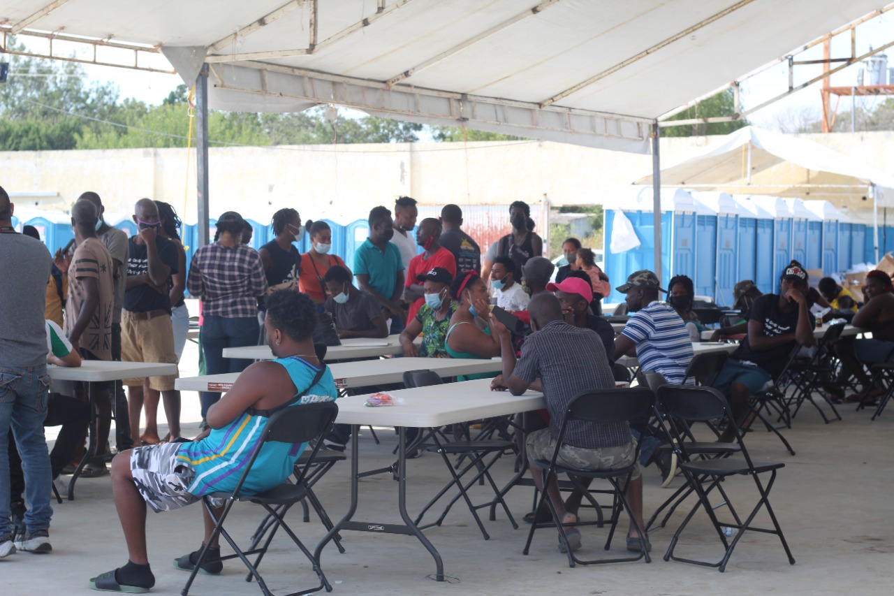 Advierten a hoteleros sobre documentación falsa de migrantes haitianos