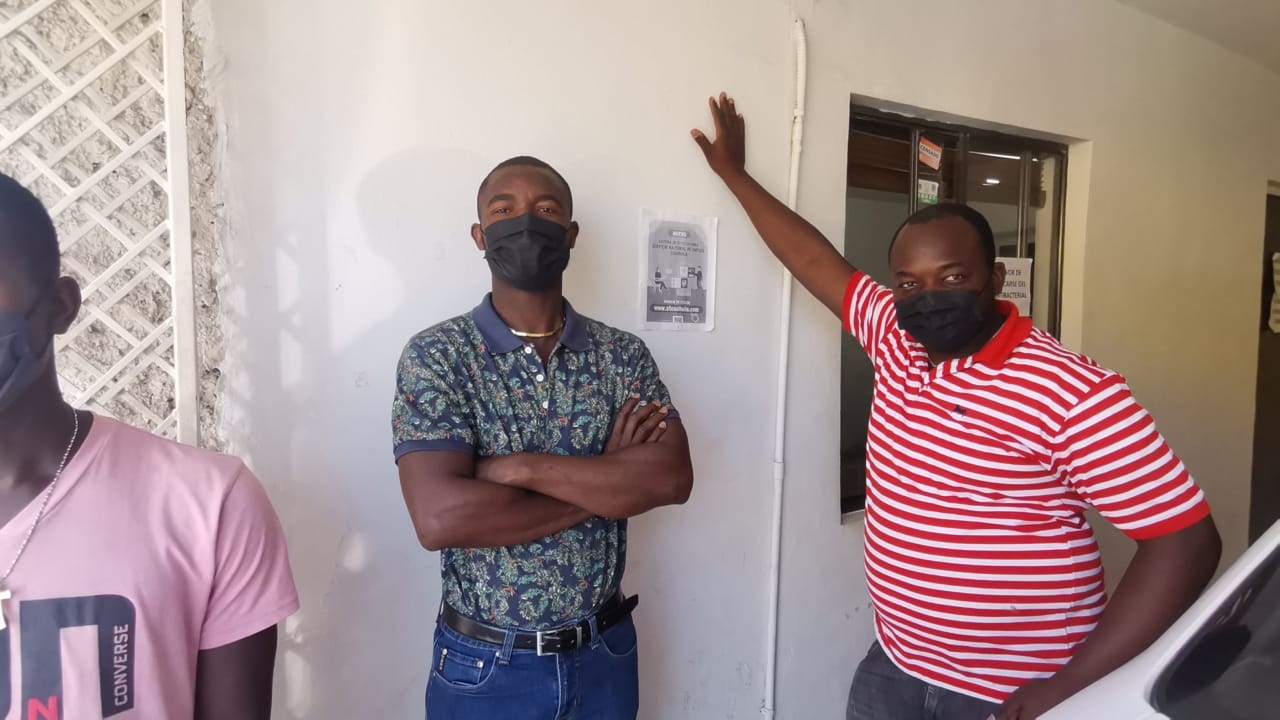 Piden migrantes ‘chamba’ como albañiles