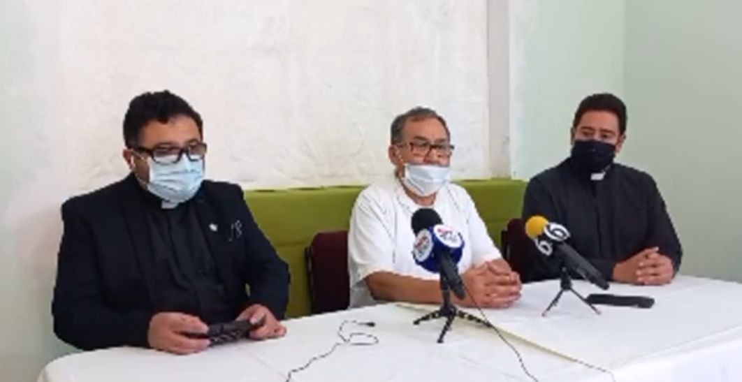 Se desdice padre Lázaro de apología al feminicidio