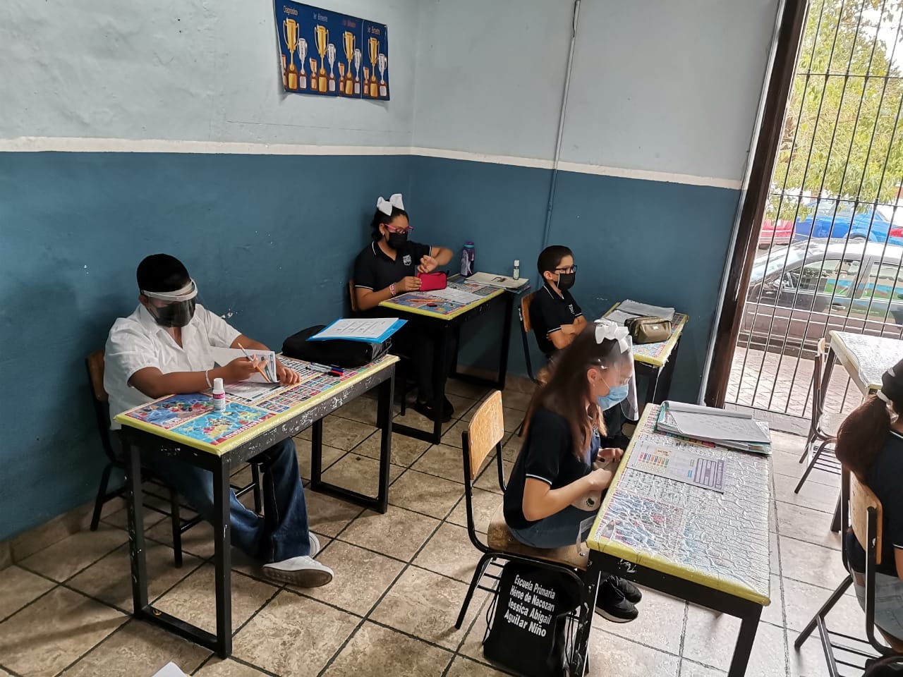 Reportan planteles educativos contagios de Covid-19