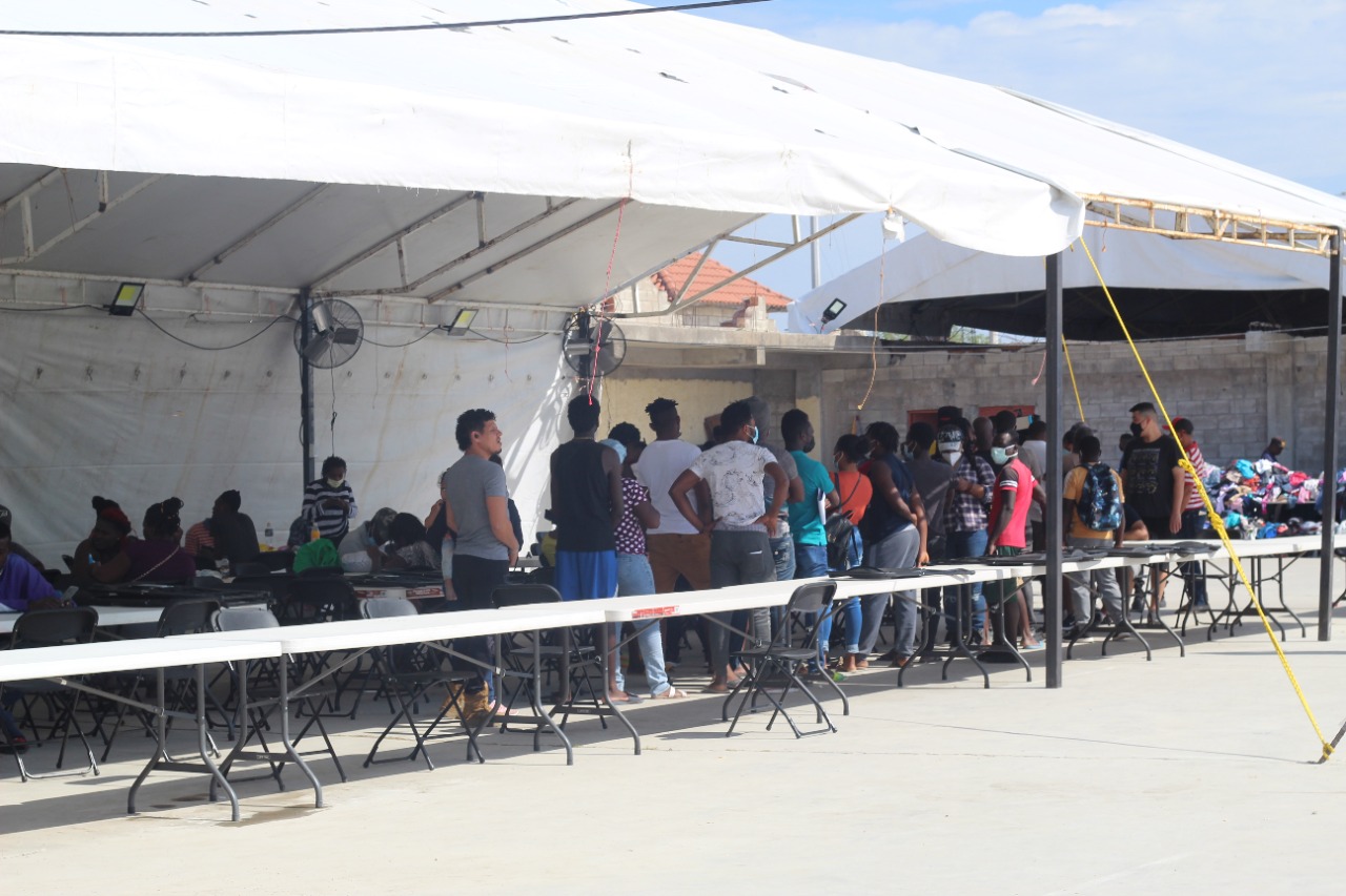 Inician migrantes proceso de registro ante el INM