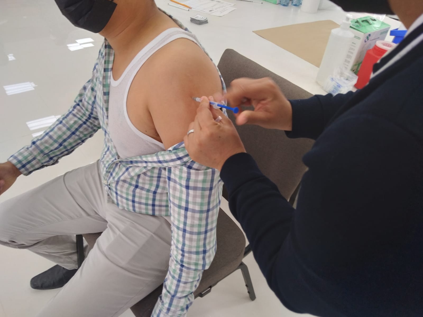 Desairan 5 mil saltillenses a la aplicación de la segunda dosis