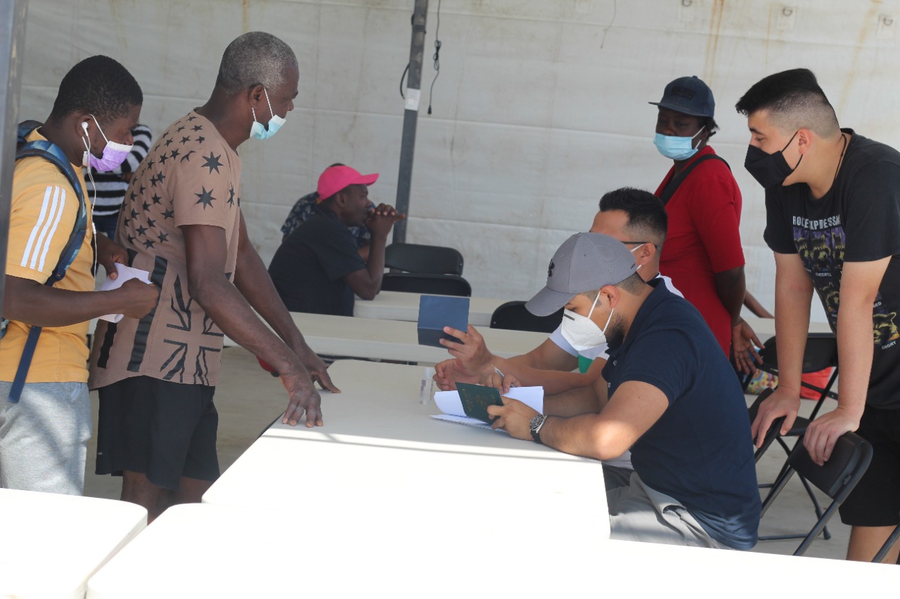 Pocos indocumentados tramitan documentación para quedarse en el país