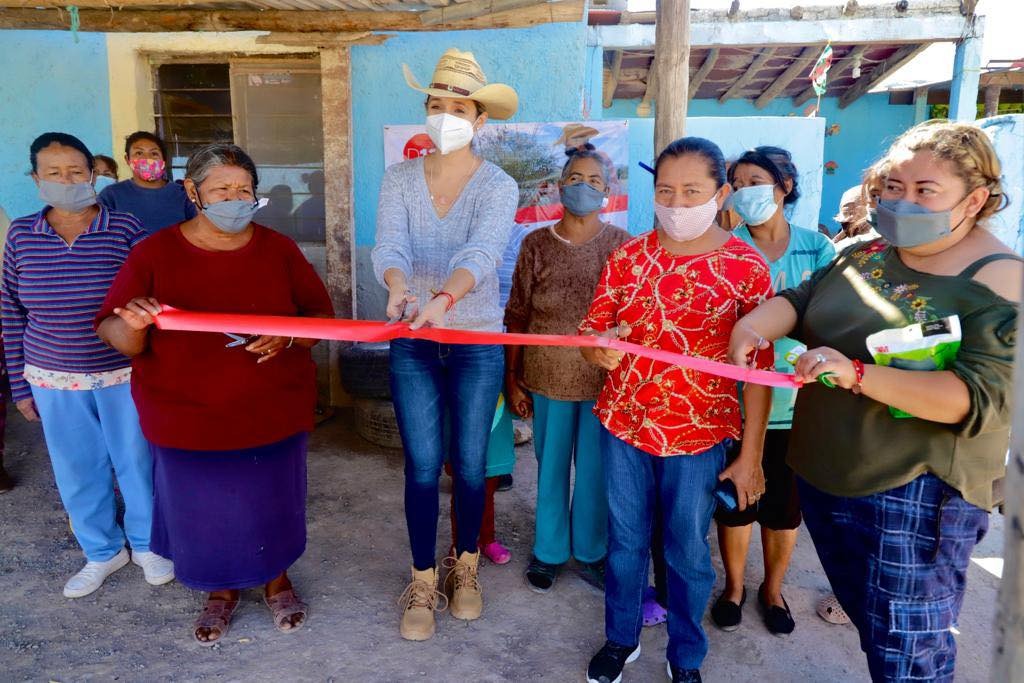 Le cumple Edna Dávalos a Parras; inaugura otro dispensario médico