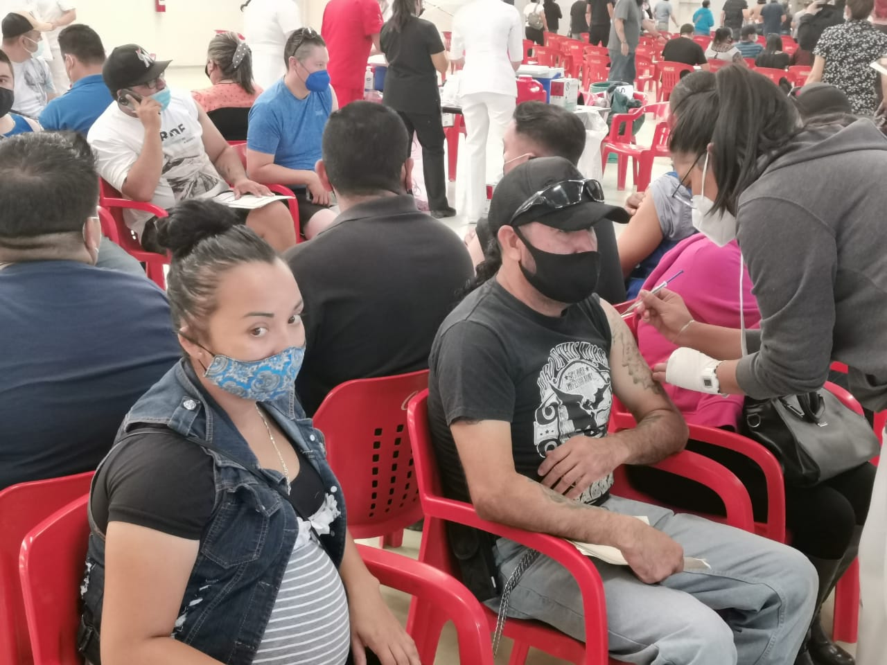 Cancelan 4 puntos en último día de vacunación a personas de 30 a 39 años