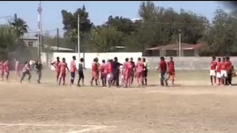 Encuentro de final de fútbol soccer termina en zafarrancho en Agujita